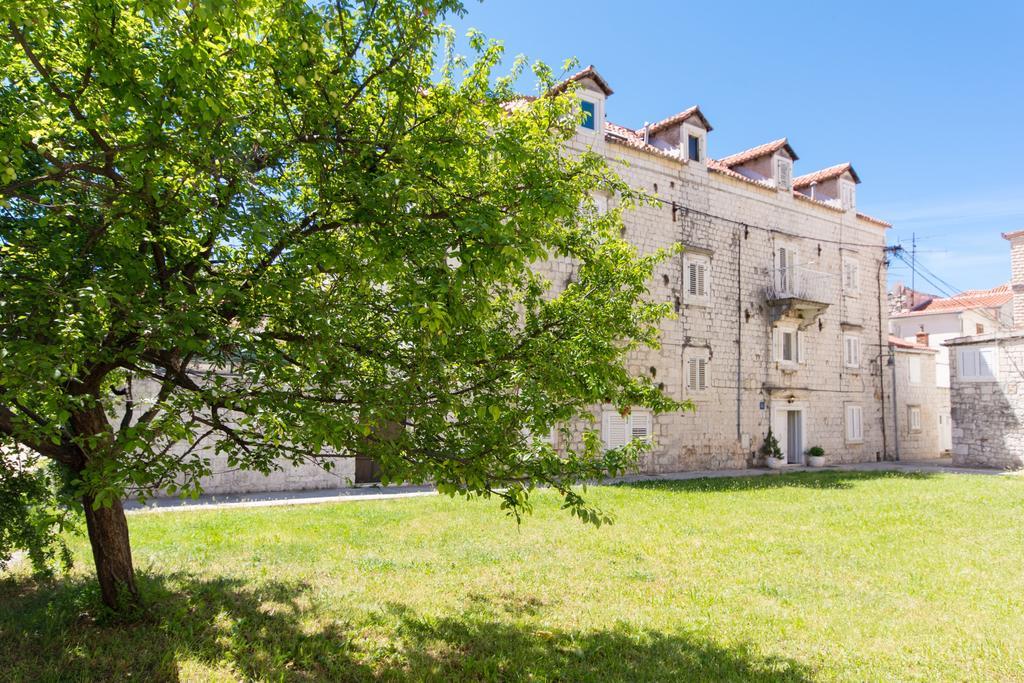 Top-Floor Apartment In Trogir Center Esterno foto